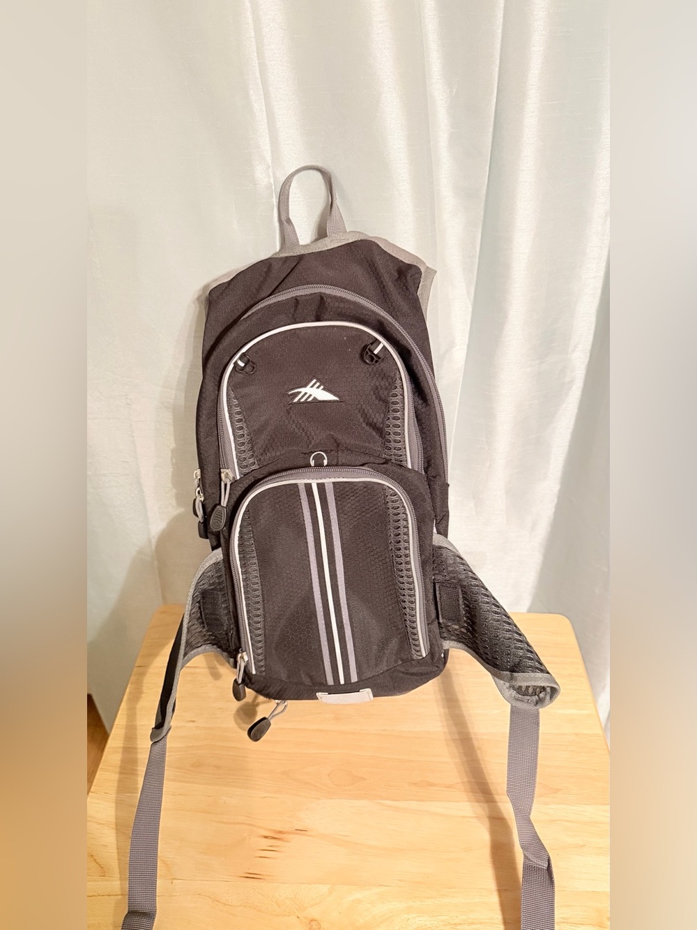 High Sierra Airflow Hydration Backpack Black Gray Hiking Cycling Daypack